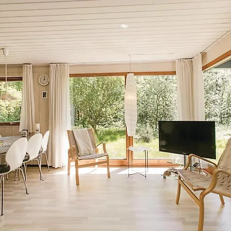 3 Bedroom Amazing In Nexo Holiday home Spidsegard